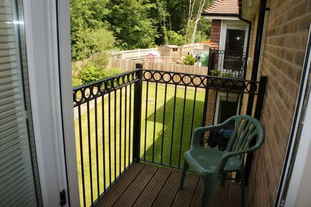  Image of 2 bedroom Apartment to rent in Stone Court Maidenbower Crawley RH10 at Stone Court Worth Crawley, RH10 7RX