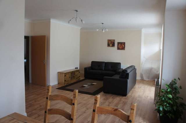  Image of 2 bedroom Apartment to rent in Stone Court Maidenbower Crawley RH10 at Stone Court Worth Crawley, RH10 7RX