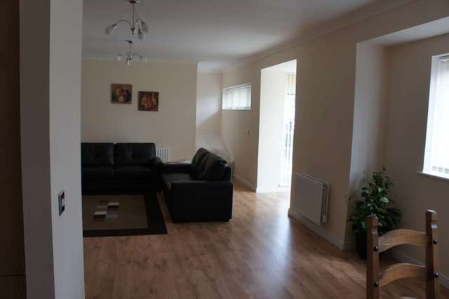  Image of 2 bedroom Apartment to rent in Stone Court Maidenbower Crawley RH10 at Stone Court Worth Crawley, RH10 7RX