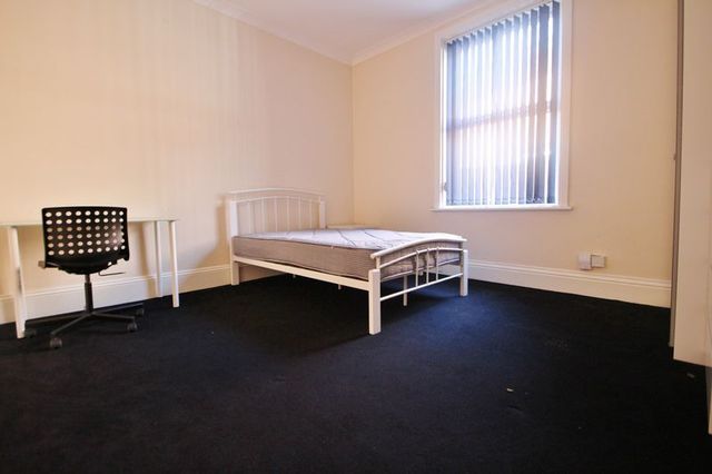  Image of 3 bedroom Detached house to rent in Holdenhurst Road Bournemouth BH8 at Holdenhurst Road  Bournemouth, BH8 8DG