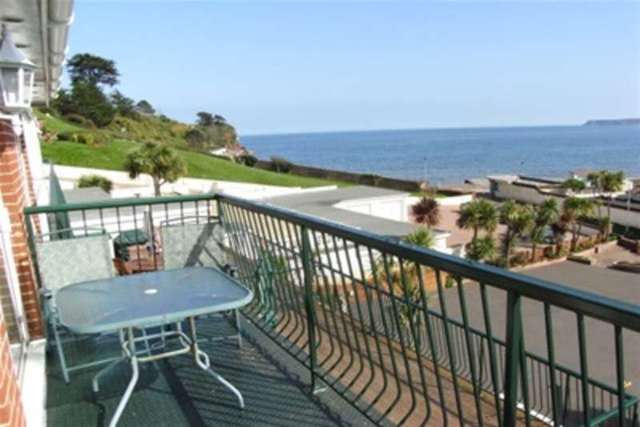  Image of 2 bedroom Flat to rent in Alta Vista Road Paignton TQ4 at Paignton, TQ4 6DA