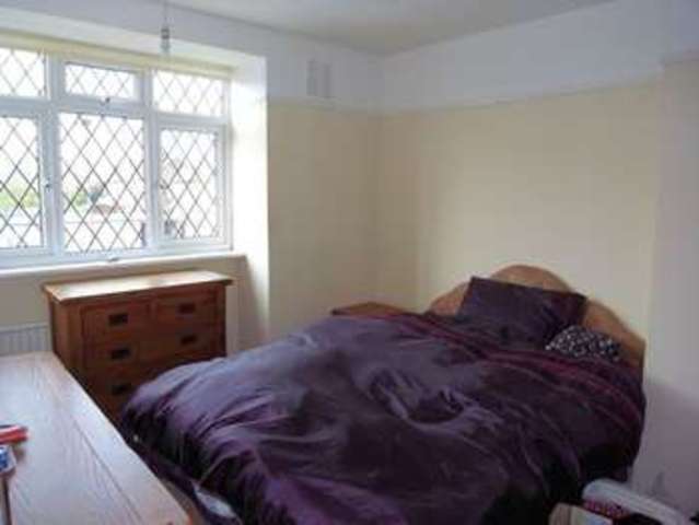  Image of 2 bedroom Semi-Detached house for sale in Tylehost Guildford GU2 at Tylehost  Guildford, GU2 9XT