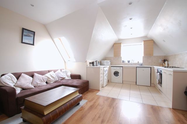  Image of 1 bedroom Flat for sale in Terrace Road Walton-on-Thames KT12 at 109 Terrace Road  Walton On Thames, KT12 2SG