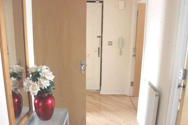  Image of 2 bedroom Apartment to rent in Pettacre Close London SE28 at Thamesmead West London, SE28 0AR
