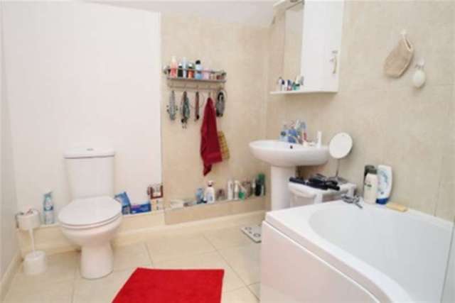  Image of 2 bedroom Flat to rent in Thanescroft Gardens Croydon CR0 at Croydon, CR0 5JR