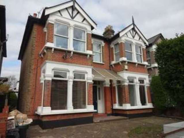  Image of 3 bedroom Flat to rent in The Drive Cranbrook Ilford IG1 at The Drive  Ilford, IG1 3HY