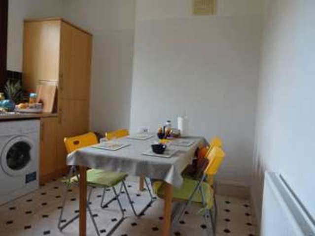  Image of 3 bedroom Flat to rent in The Drive Cranbrook Ilford IG1 at The Drive  Ilford, IG1 3HY
