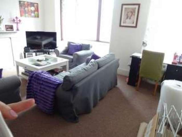  Image of 3 bedroom Flat to rent in The Drive Cranbrook Ilford IG1 at The Drive  Ilford, IG1 3HY
