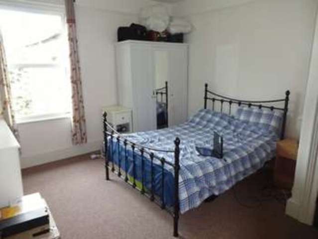  Image of 3 bedroom Flat to rent in The Drive Cranbrook Ilford IG1 at The Drive  Ilford, IG1 3HY