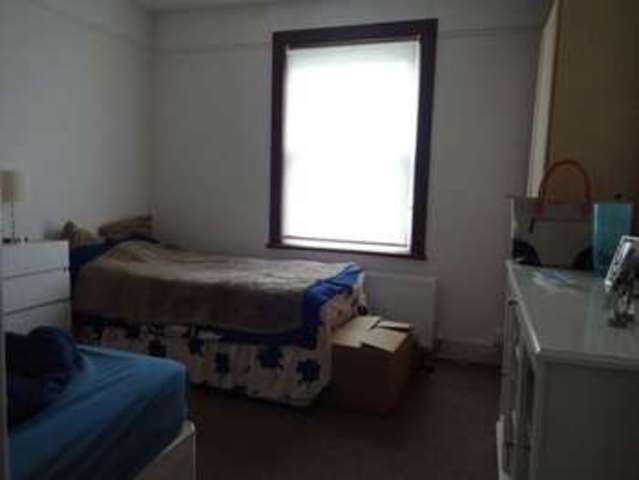  Image of 3 bedroom Flat to rent in The Drive Cranbrook Ilford IG1 at The Drive  Ilford, IG1 3HY