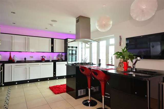  Image of 3 bedroom Bungalow for sale in The Esplanade Telscombe Cliffs Peacehaven BN10 at Peacehaven East Sussex Telscombe Cliffs, BN10 7HG