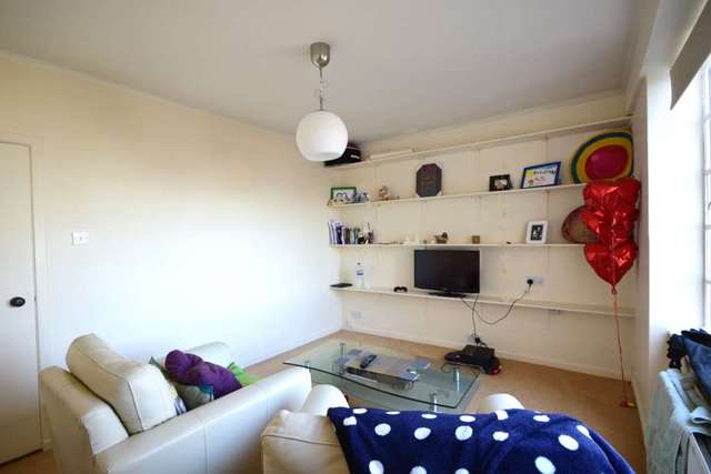 Image of 1 bedroom Flat to rent in Shepherds Bush Road London W6 at Shepherds Bush Road Hammersmith London, W6 7LZ