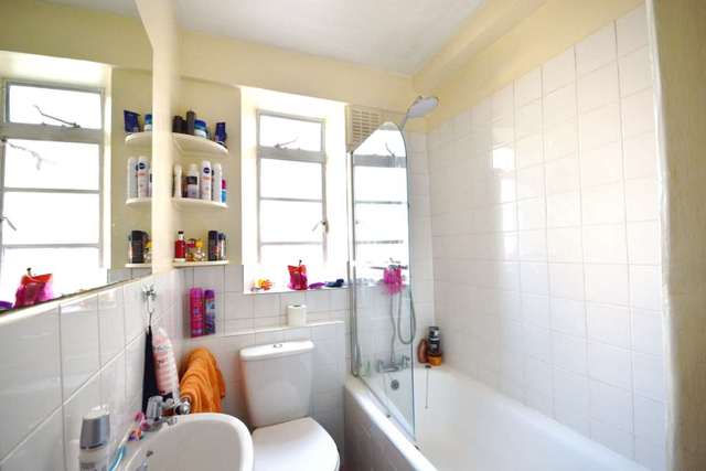  Image of 1 bedroom Flat to rent in Shepherds Bush Road London W6 at Shepherds Bush Road Hammersmith London, W6 7LZ