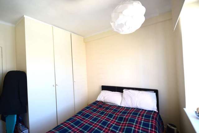  Image of 1 bedroom Flat to rent in Shepherds Bush Road London W6 at Shepherds Bush Road Hammersmith London, W6 7LZ