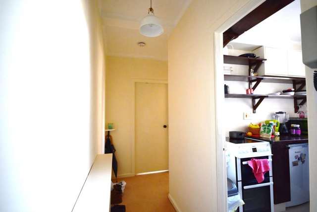  Image of 1 bedroom Flat to rent in Shepherds Bush Road London W6 at Shepherds Bush Road Hammersmith London, W6 7LZ