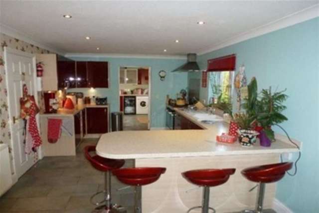  Image of 4 bedroom Detached house to rent in Castle View Palterton Chesterfield S44 at Chesterfield, S44 6UQ