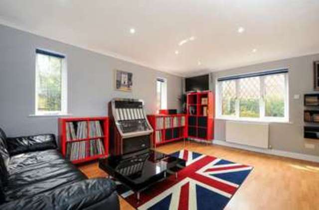  Image of 5 bedroom Detached house for sale in The Mews Bramley Tadley RG26 at The Mews Bramley Tadley, RG26 5QX