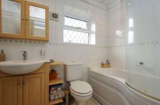  Image of 5 bedroom Detached house for sale in The Mews Bramley Tadley RG26 at The Mews Bramley Tadley, RG26 5QX