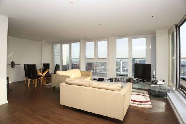  Image of 2 bedroom Apartment to rent in Western Gateway London E16 at Western Gateway  London, E16 1BQ