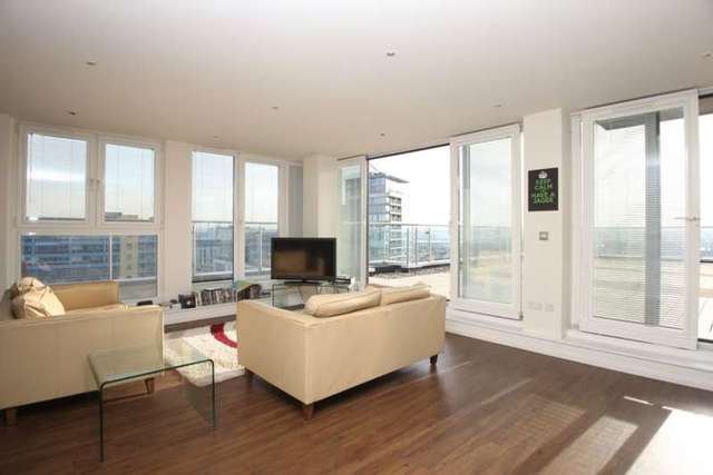  Image of 2 bedroom Apartment to rent in Western Gateway London E16 at Western Gateway  London, E16 1BQ