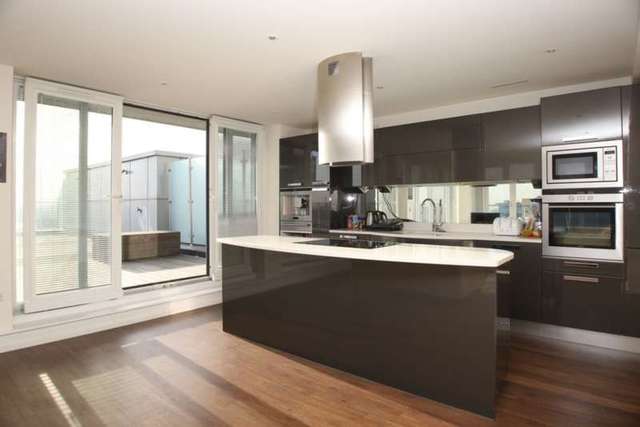  Image of 2 bedroom Apartment to rent in Western Gateway London E16 at Western Gateway  London, E16 1BQ