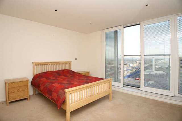  Image of 2 bedroom Apartment to rent in Western Gateway London E16 at Western Gateway  London, E16 1BQ