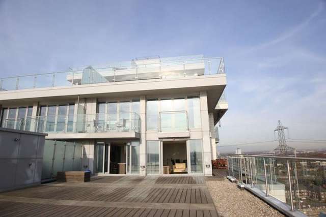  Image of 2 bedroom Apartment to rent in Western Gateway London E16 at Western Gateway  London, E16 1BQ