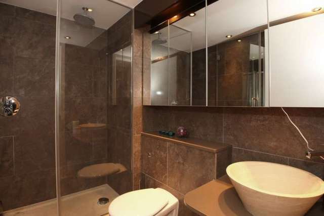  Image of 2 bedroom Penthouse to rent in Western Gateway London E16 at Western Gateway  London, E16 1BQ