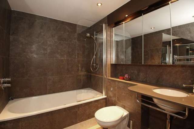  Image of 2 bedroom Penthouse to rent in Western Gateway London E16 at Western Gateway  London, E16 1BQ