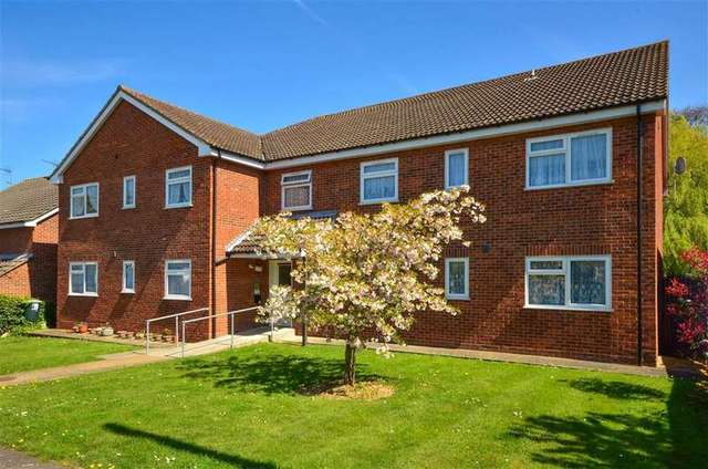  Image of 1 bedroom Ground Flat for sale in The Walk Hullbridge Hockley SS5 at Hullbridge Hockley Hockley, SS5 6LW