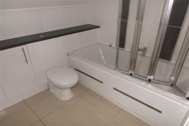  Image of 2 bedroom Flat to rent in Thornaby Road Thornaby Stockton-on-Tees TS17 at Stockton-on-Tees, TS17 6BT