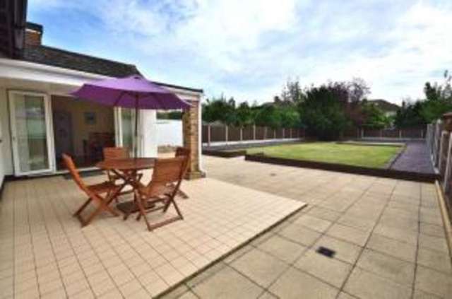  Image of 3 bedroom Bungalow for sale in Acacia Drive Southend-on-Sea SS1 at Thorpe Bay Essex Thorpe Bay, SS1 3JX