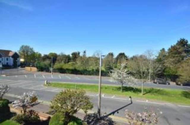  Image of 2 bedroom Retirement Property for sale in Thorpe Hall Avenue Southend-on-Sea SS1 at Thorpe Hall Avenue Thorpe Bay Southchurch, SS1 3DW