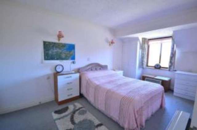  Image of 2 bedroom Retirement Property for sale in Thorpe Hall Avenue Southend-on-Sea SS1 at Thorpe Hall Avenue Thorpe Bay Southchurch, SS1 3DW