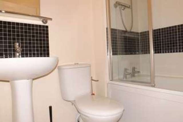  Image of 4 bedroom Terraced house to rent in Tortoiseshell Walk Little Paxton St. Neots PE19 at Tortoiseshell Walk Little Paxton St. Neots, PE19 6TS