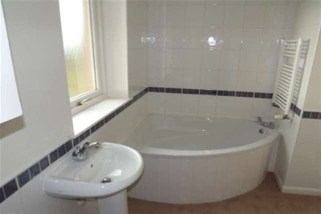  Image of 2 bedroom Flat to rent in Greenock Road Wemyss Bay PA18 at Wemyss Bay, PA18 6DT