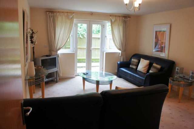  Image of 2 bedroom Apartment to rent in Three Bridges Road Crawley RH10 at Elmcroft Court Three Bridges Crawley, RH10 1JQ