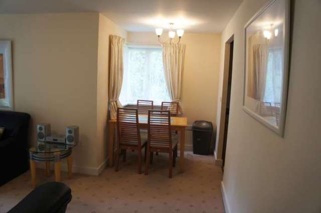  Image of 2 bedroom Apartment to rent in Three Bridges Road Crawley RH10 at Elmcroft Court Three Bridges Crawley, RH10 1JQ