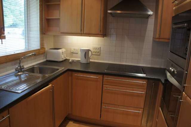  Image of 2 bedroom Apartment to rent in Three Bridges Road Crawley RH10 at Elmcroft Court Three Bridges Crawley, RH10 1JQ