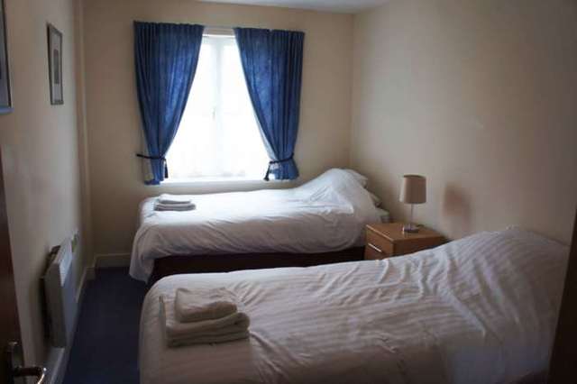  Image of 2 bedroom Apartment to rent in Three Bridges Road Crawley RH10 at Elmcroft Court Three Bridges Crawley, RH10 1JQ