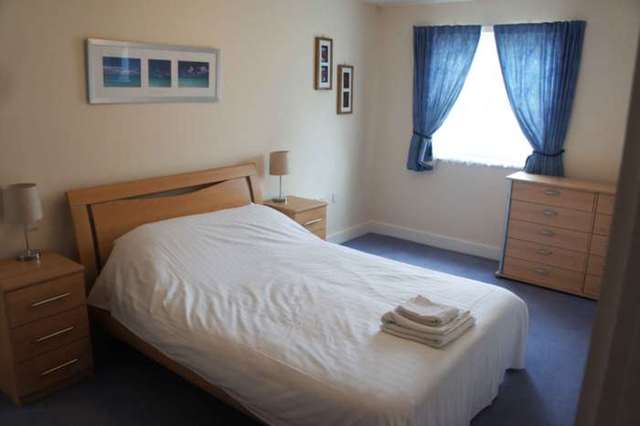  Image of 2 bedroom Apartment to rent in Three Bridges Road Crawley RH10 at Elmcroft Court Three Bridges Crawley, RH10 1JQ