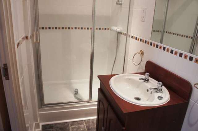  Image of 2 bedroom Apartment to rent in Three Bridges Road Crawley RH10 at Elmcroft Court Three Bridges Crawley, RH10 1JQ