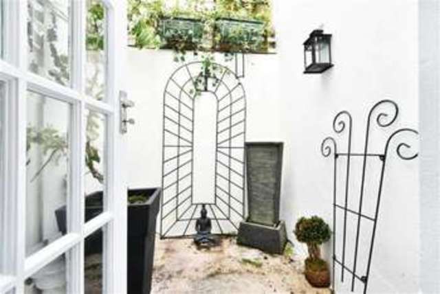  Image of 2 bedroom Property to rent in Trafalgar Terrace Brighton BN1 at Trafalgar Terrace Brighton Brighton, BN1 4EG