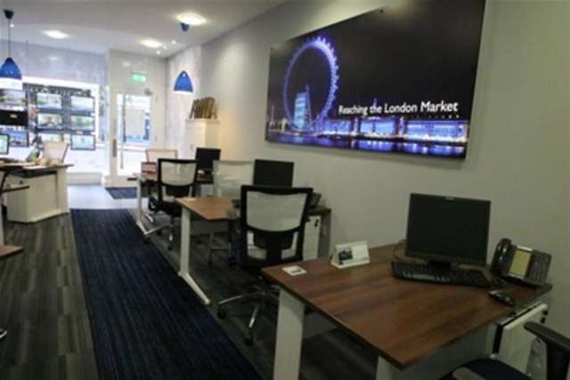  Image of 1 bedroom Flat to rent in Crown Lane Bromley BR2 at Bromley, BR2 9PQ