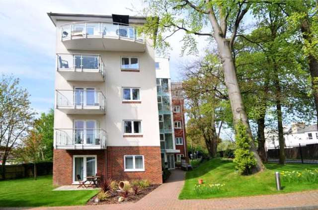  Image of 1 bedroom Apartment to rent in Turners Hill Road Pound Hill Crawley RH10 at The Pines, Turners Hill Rd Worth Crawley, RH10 7US