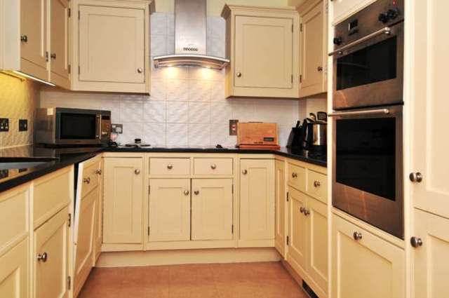  Image of 1 bedroom Apartment to rent in Turners Hill Road Pound Hill Crawley RH10 at The Pines, Turners Hill Rd Worth Crawley, RH10 7US