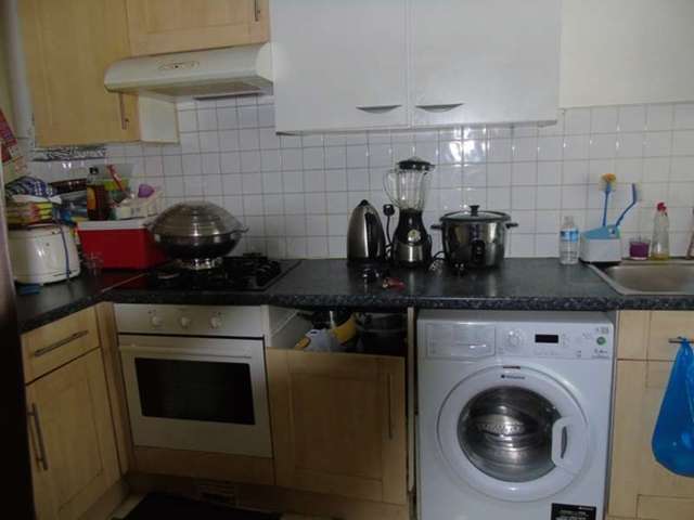  Image of 2 bedroom Flat for sale in Brigstock Road Thornton Heath CR7 at Brigstock Road  Thornton Heath, CR7 7JD