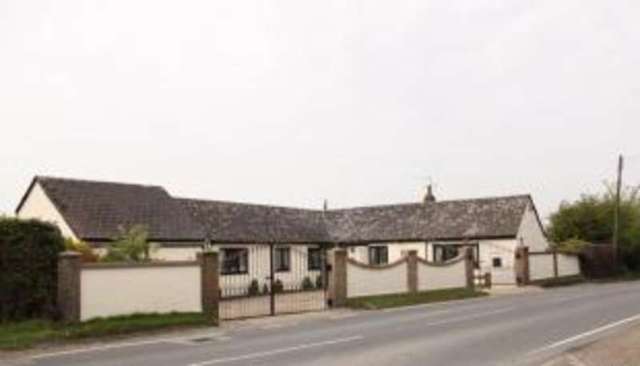  Image of 3 bedroom Bungalow for sale in Tylers Road Roydon Harlow CM19 at Roydon Harlow Roydon Hamlet, CM19 5LJ