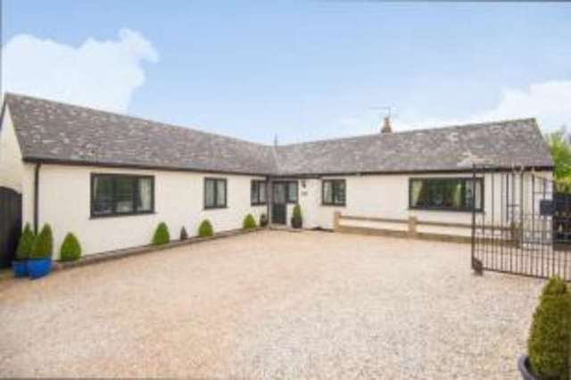  Image of 3 bedroom Bungalow for sale in Tylers Road Roydon Harlow CM19 at Roydon Harlow Roydon Hamlet, CM19 5LJ