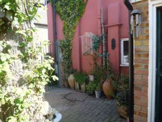  Image of 1 bedroom Property for sale in Bardwell Bury St. Edmunds IP31 at Up Street  Bardwell, IP31 1AA